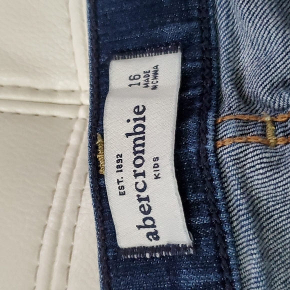 Abercrombie Kids distressed skinny jeans - Picture 4 of 14